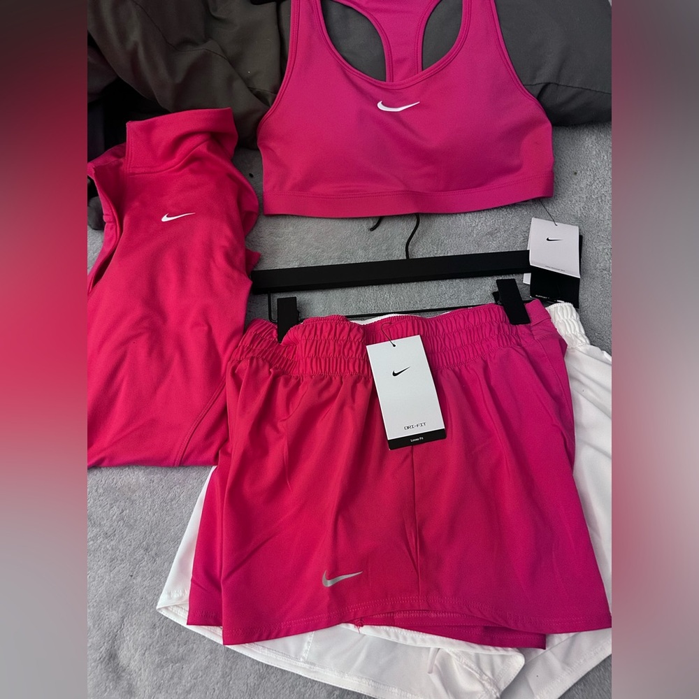 Nike dri temp running shorts w: Nike one fitted jacket hot  Pink Activewear SetM